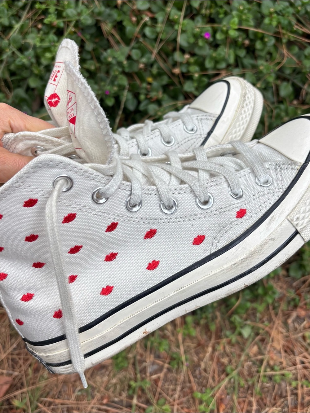Converse Limited Edition White High-Top Canvas Sneakers With Red Lip Print - Picture 12 of 12